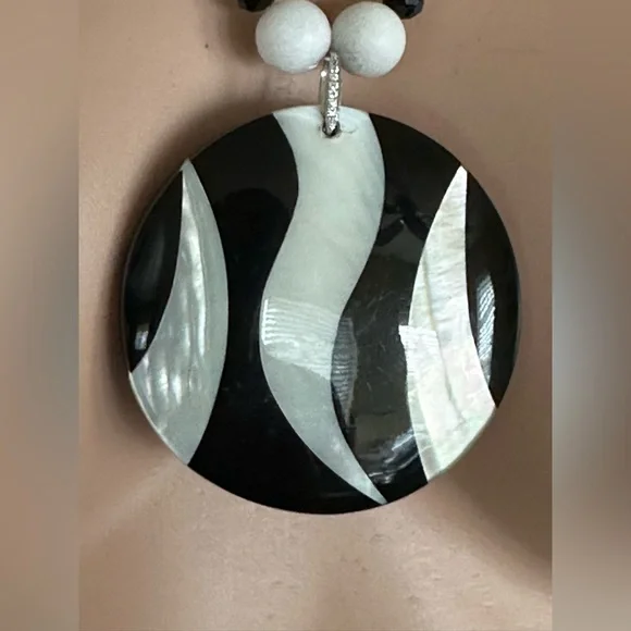 26-1/2 inch Black and White Mother of Pearl Long necklace - Picture 10 of 16